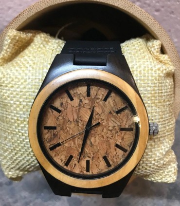 montre en bois d'ébène, olivier et liège.