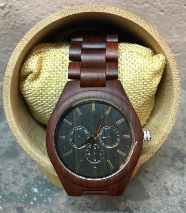 montre en bois de santal et son bracelet assorti en bois