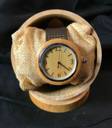 montre en bambou et son bracelet en cuir